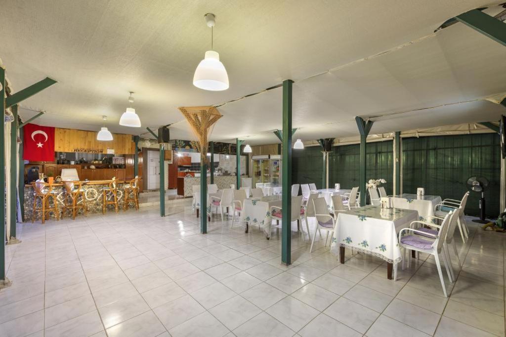 Flora Pansiyon Cirali Apartment Kemer Exterior foto
