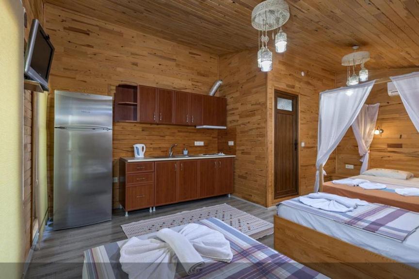 Flora Pansiyon Cirali Apartment Kemer Exterior foto